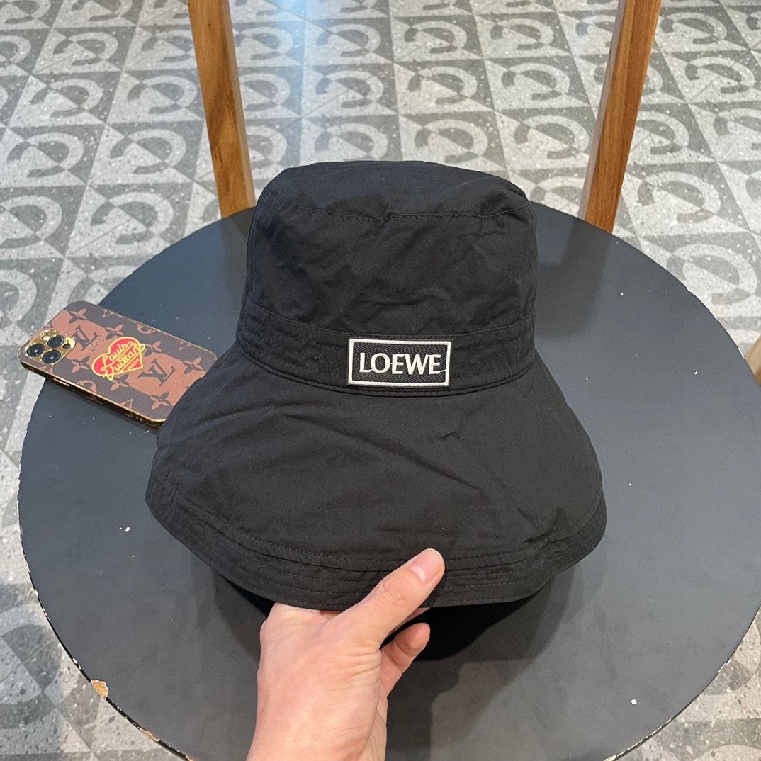 Loewe Caps